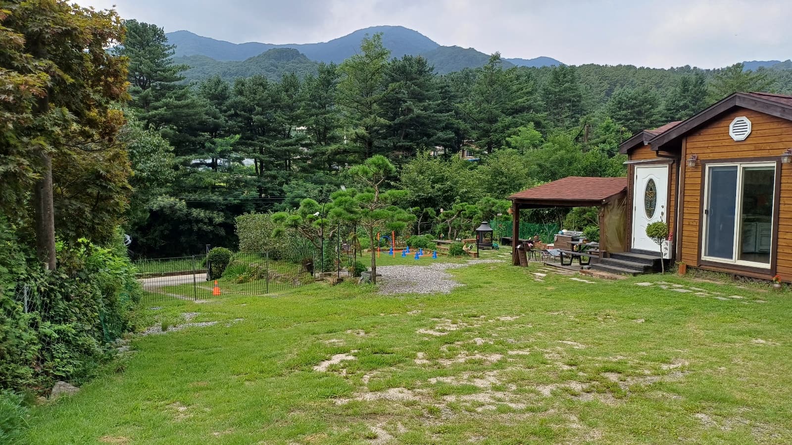 댕댕이와 견주의 아늑한 쉼터 희나리뜰 사진-1